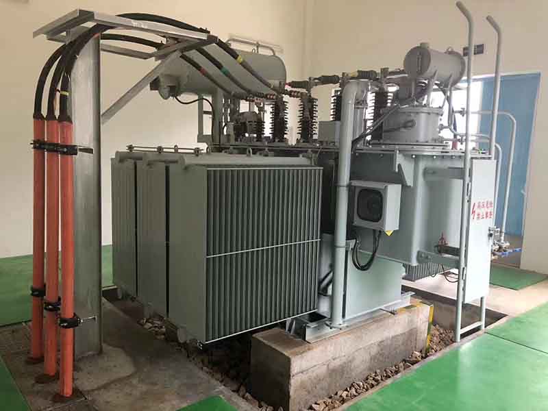 Confronto del trasformatore di distribuzione tra sopra e sotto 800 kVA